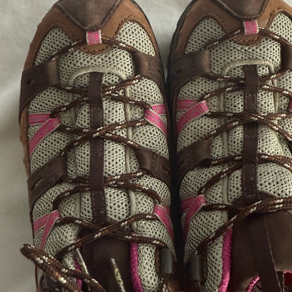 Merrell Women's Hiking Boot (Gortex) - Picture 2 of 6